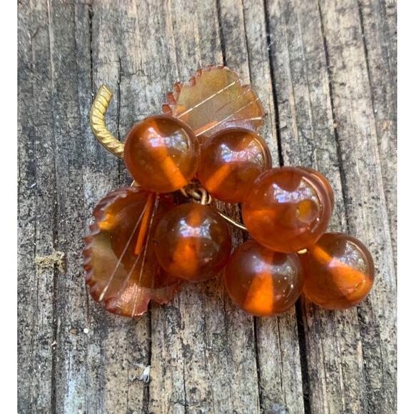 Antique Bakelite Gold and Amber Grape Cluster Brooch - Picture 4 of 6